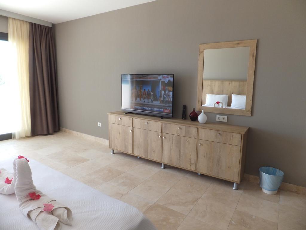 Aytas Hotel Айвалык Экстерьер фото